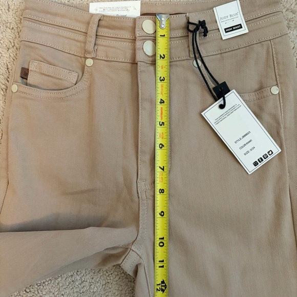 Judy Blue NWT Flare High Rise Jeans Women’s Size 0 / 24 Khaki Tan Tummy Control - Picture 12 of 14
